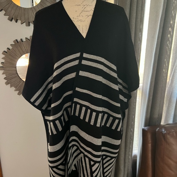 Fall and Winter Stylish Poncho Vest - Picture 7 of 12